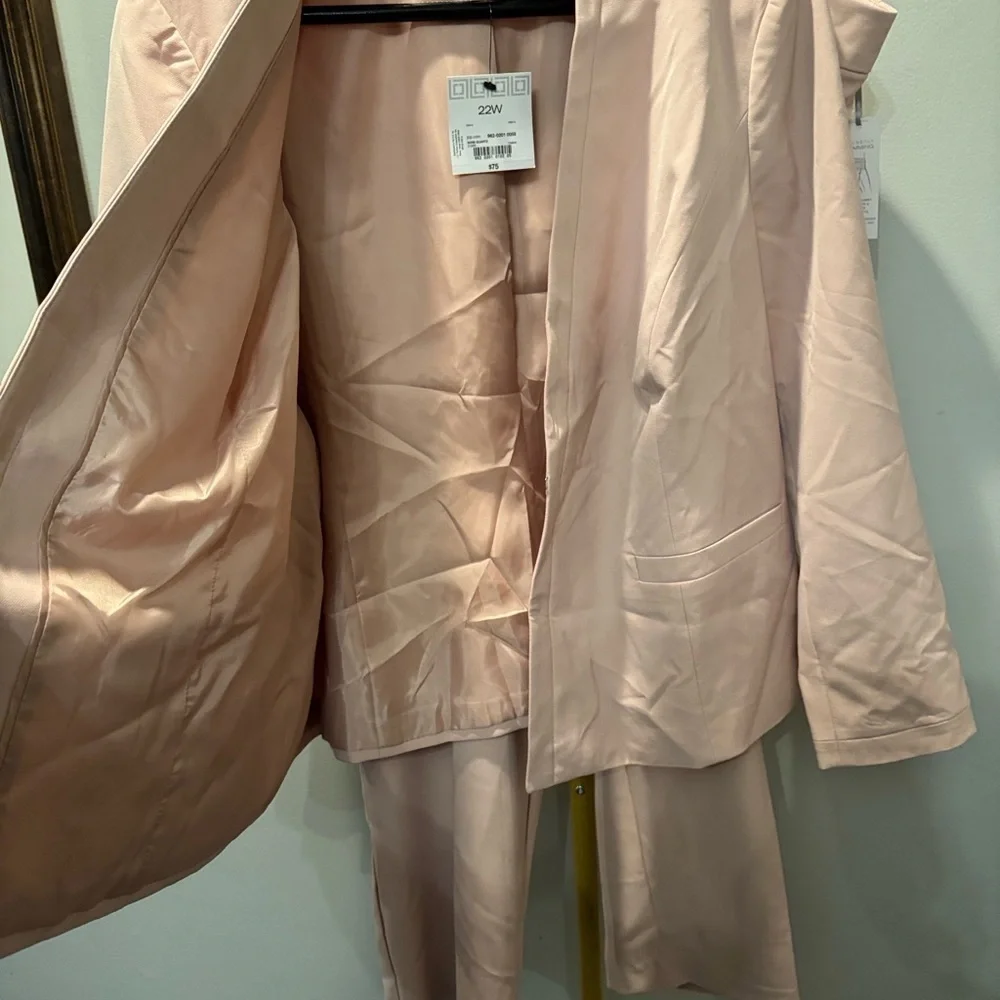 Liz Claiborne career woman Blush Blazer and slimming pants suit NWT 22W